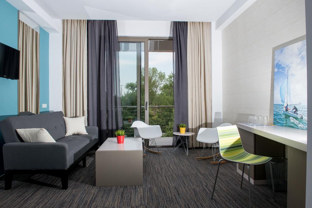Hotel On Plonge Junior Mamaia Εξωτερικό φωτογραφία