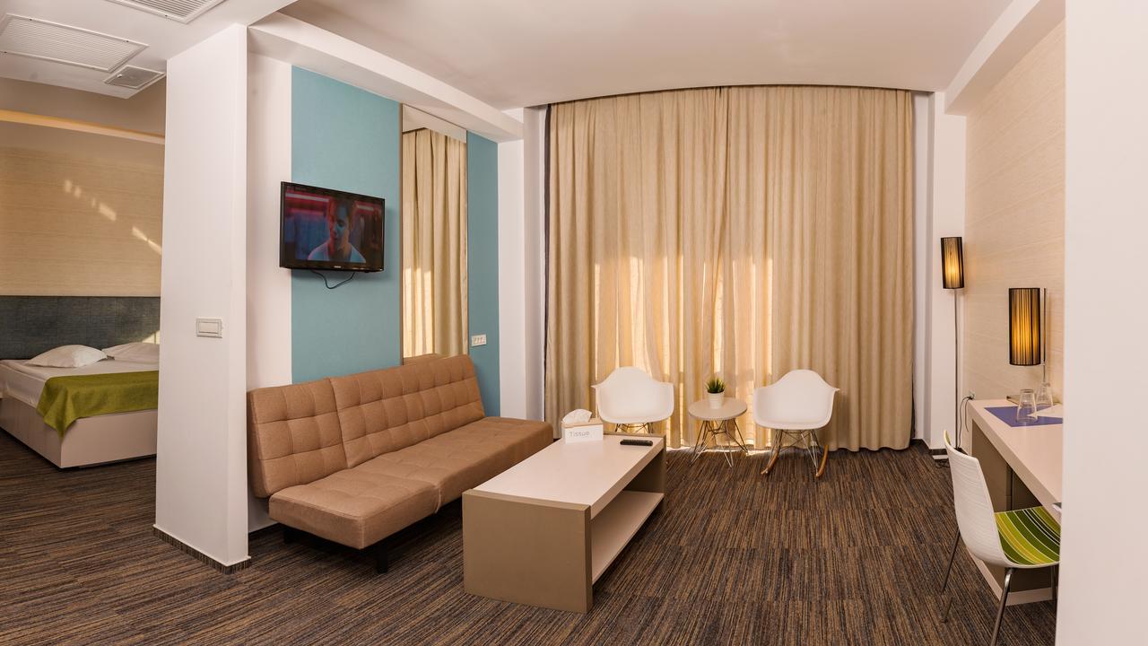 Hotel On Plonge Junior Mamaia Εξωτερικό φωτογραφία