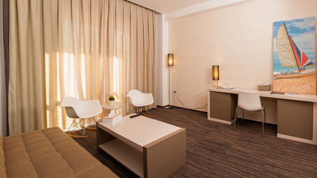 Hotel On Plonge Junior Mamaia Εξωτερικό φωτογραφία